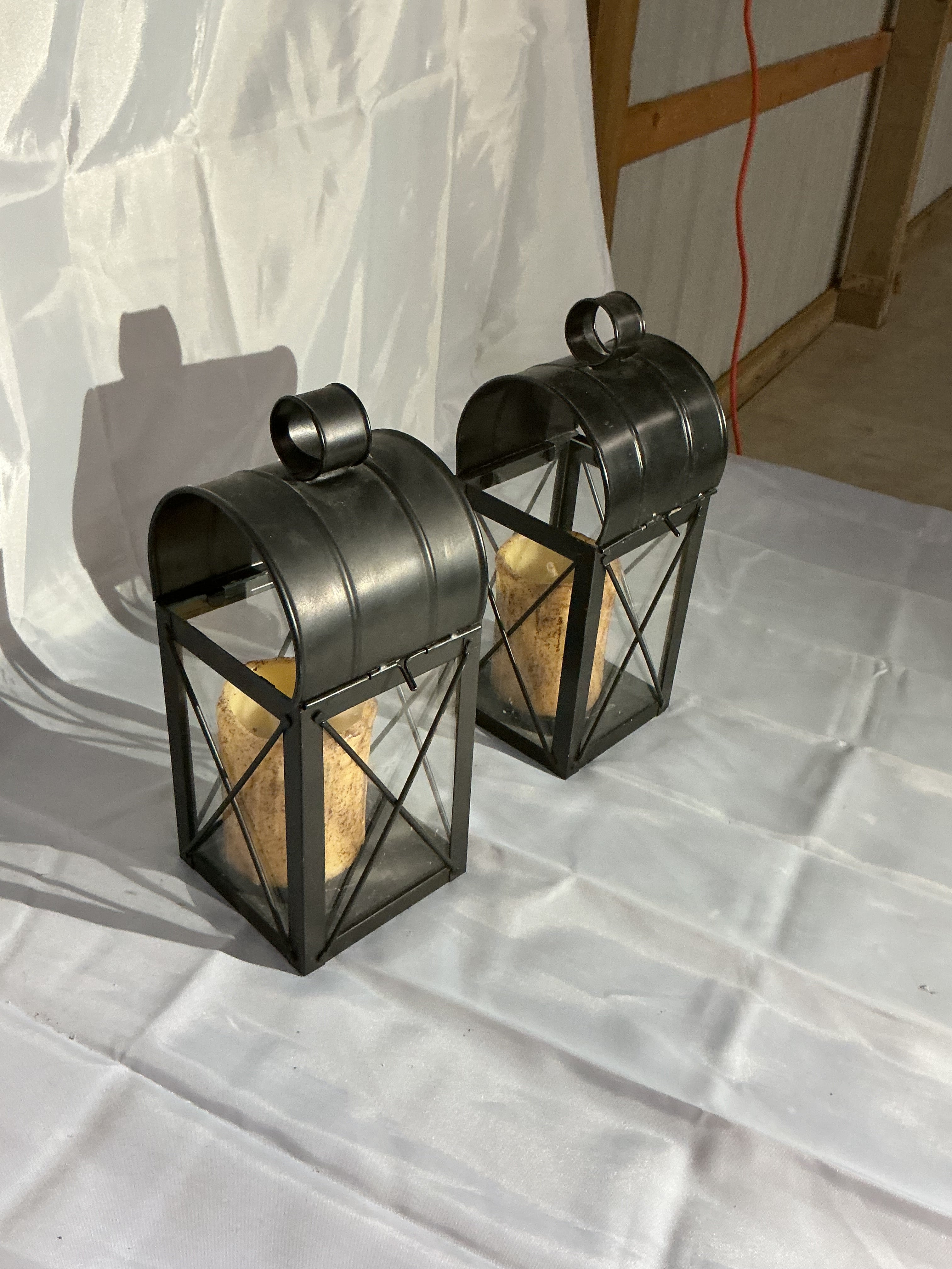 2 lanterns with battery candles