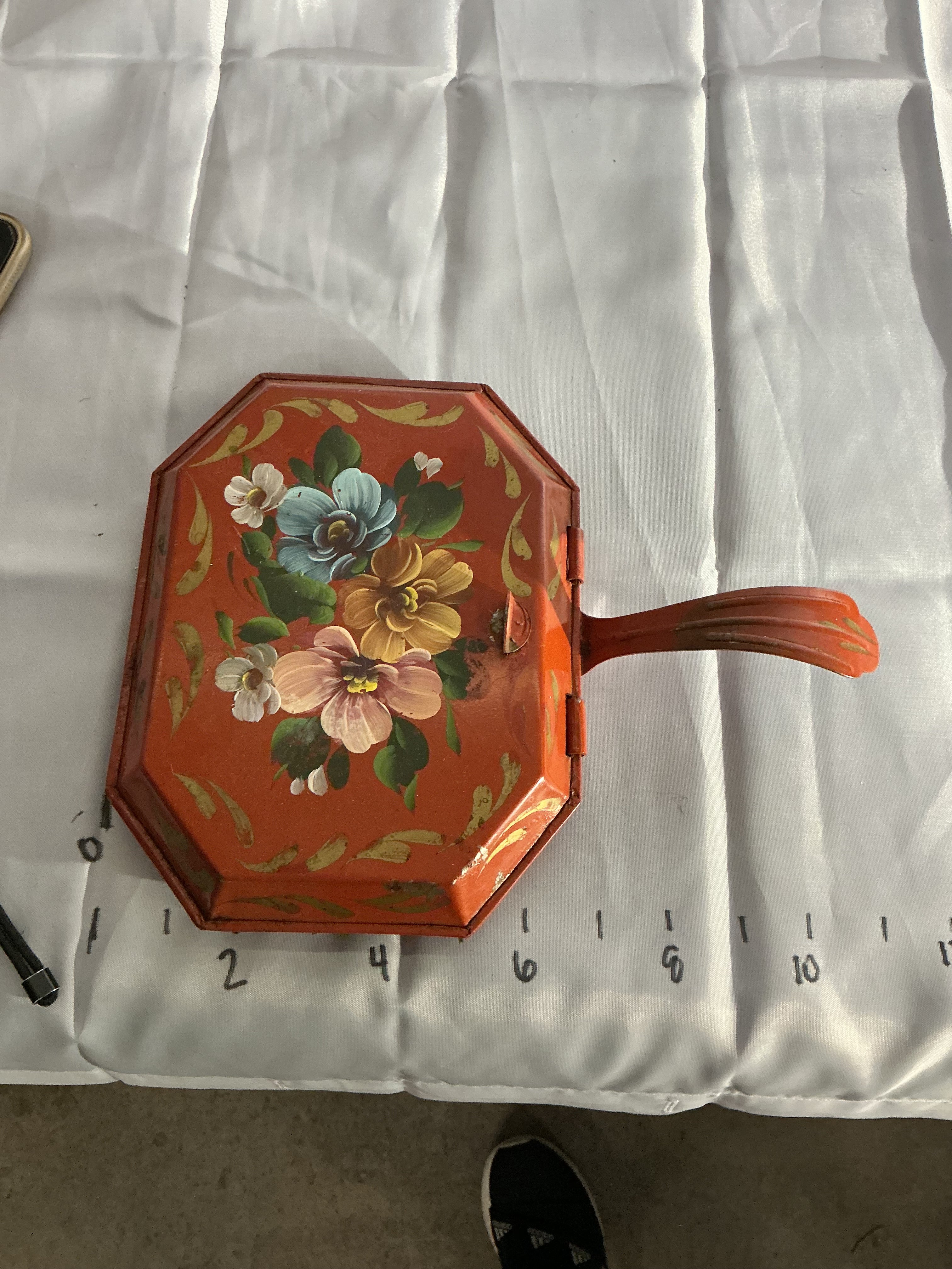 Ladies toleware container