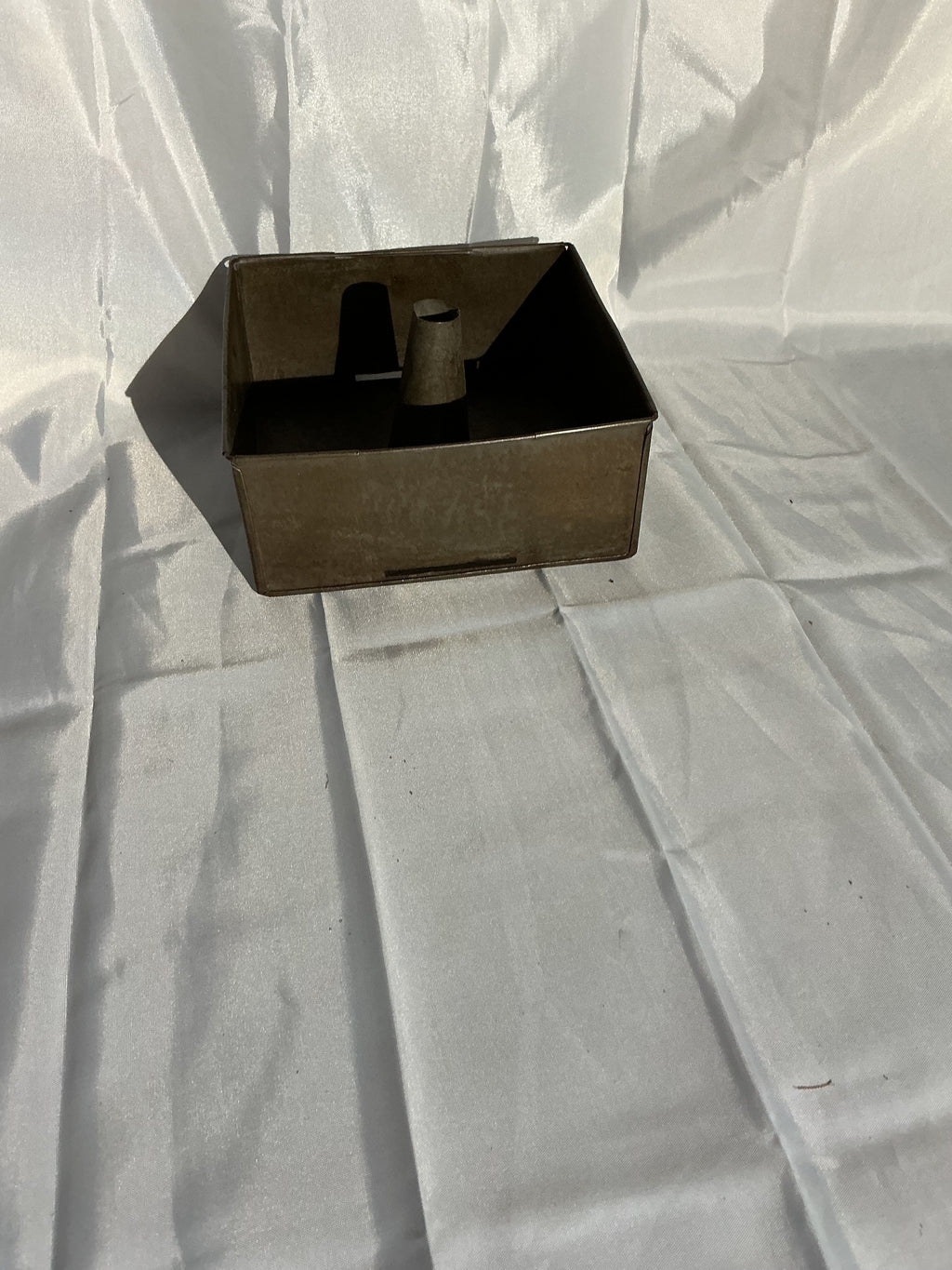 Tin square bundt pan