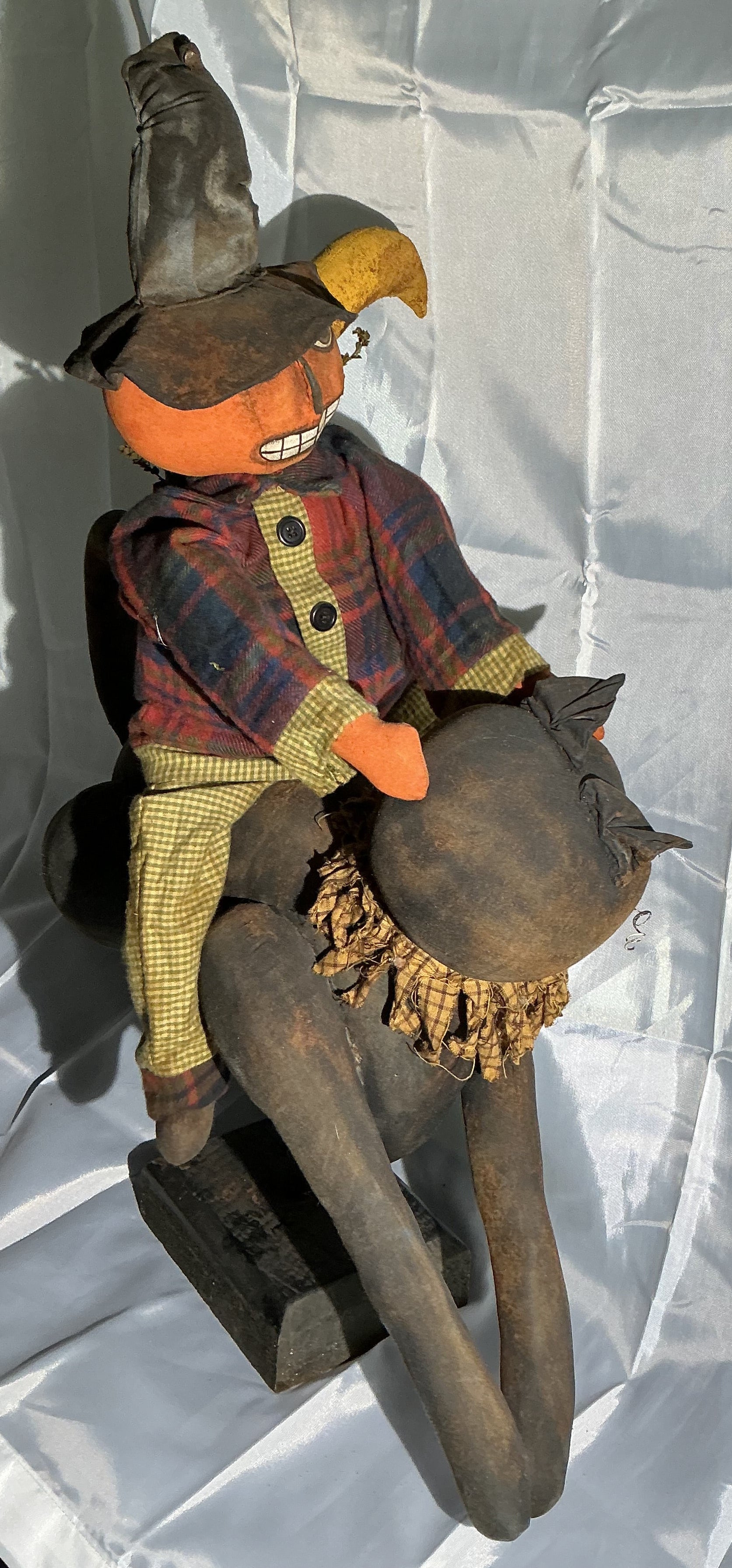 Jack-o-lantern riding cat