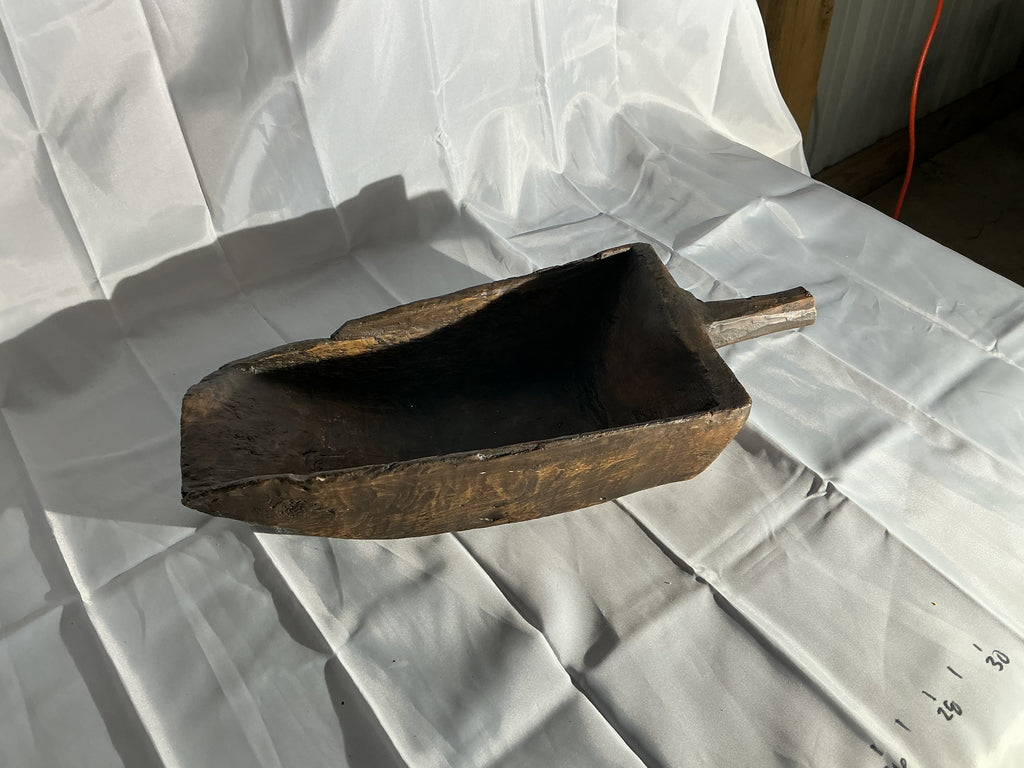 Resin scoop